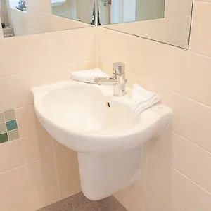 https://clarendon-artillery-lane.brighton-hotels-england.com